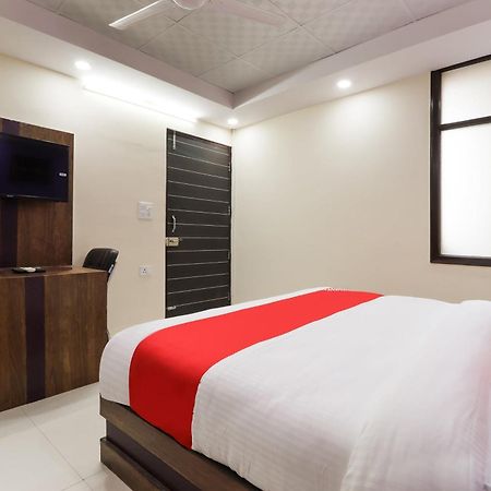 Hotel O Maharaja Gold Új-Delhi Kültér fotó