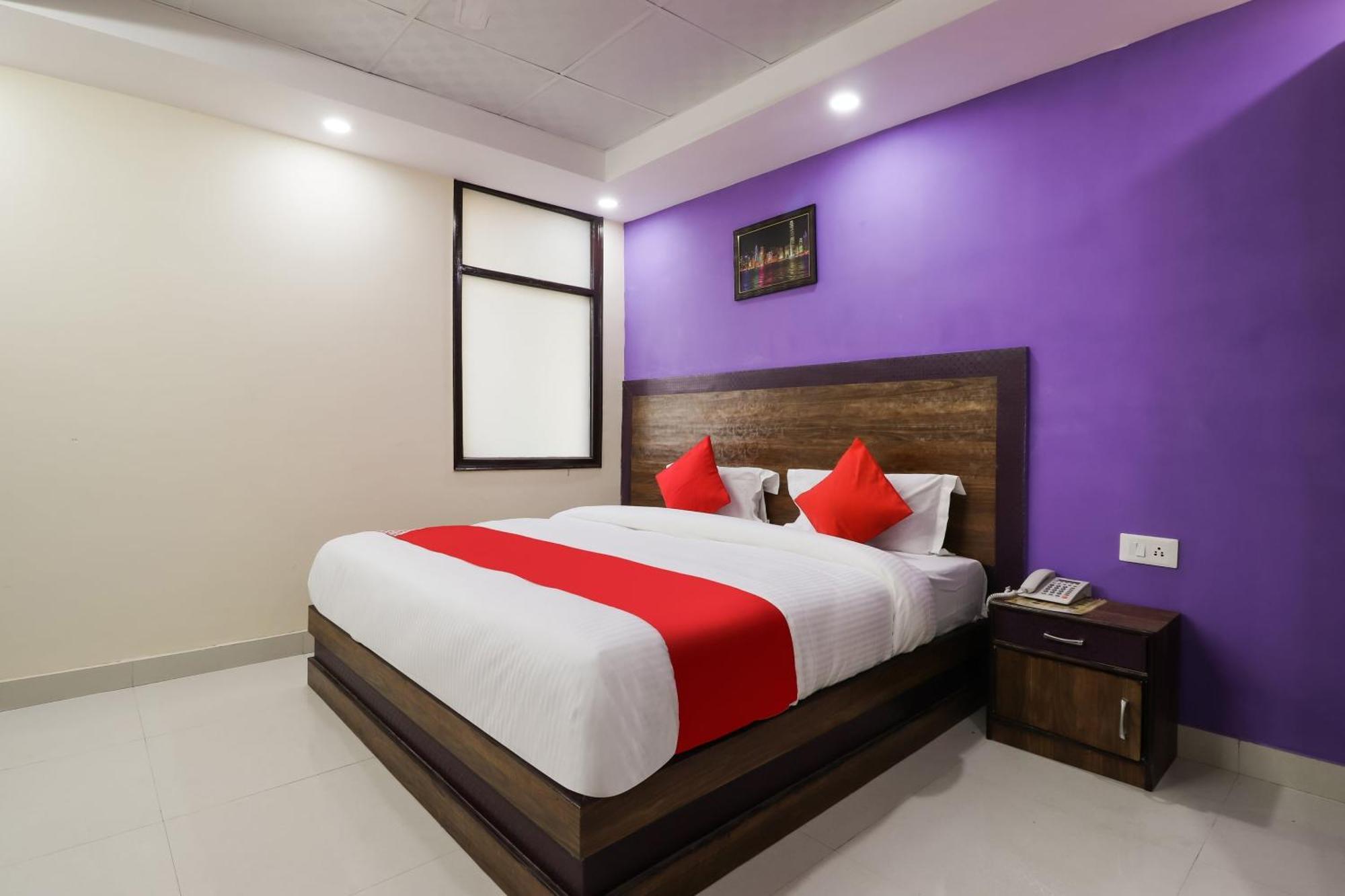 Hotel O Maharaja Gold Új-Delhi Kültér fotó