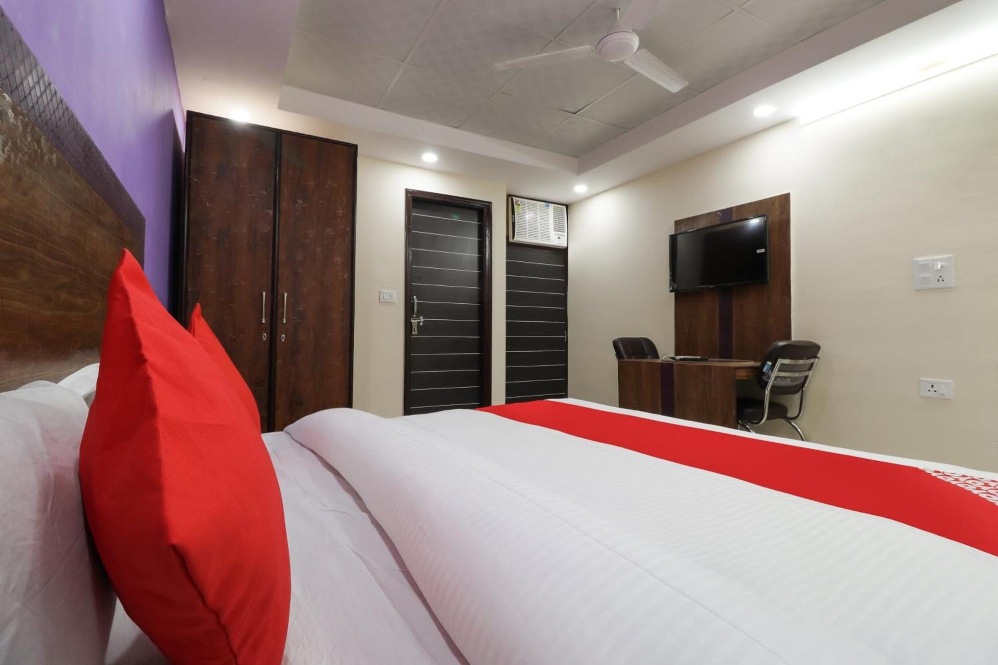 Hotel O Maharaja Gold Új-Delhi Kültér fotó