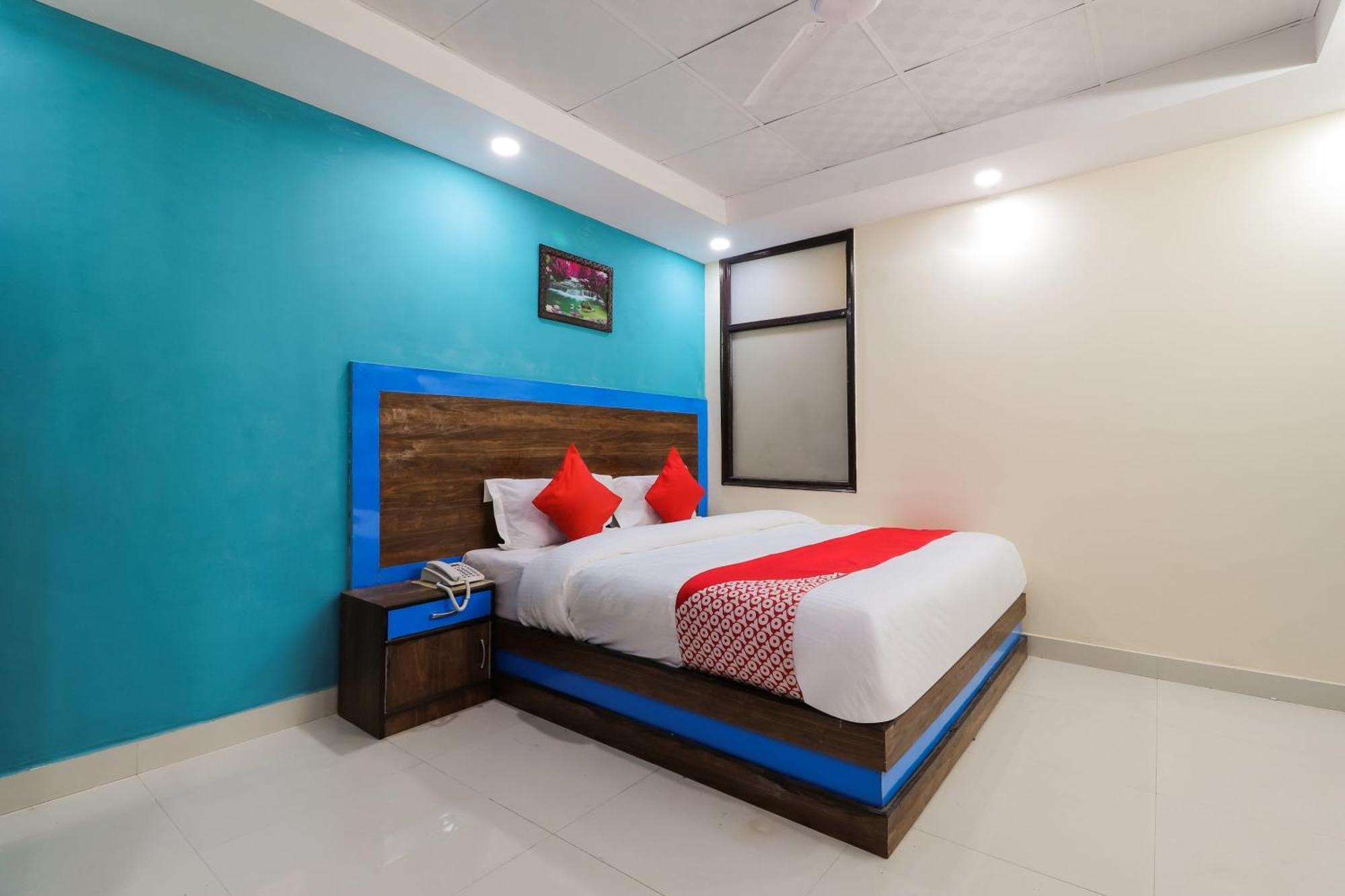 Hotel O Maharaja Gold Új-Delhi Kültér fotó