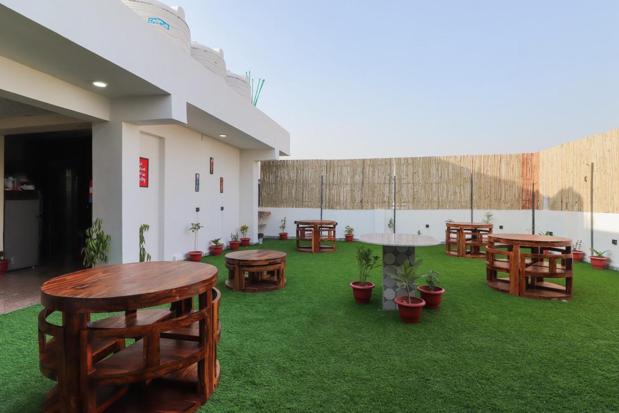 Hotel O Maharaja Gold Új-Delhi Kültér fotó